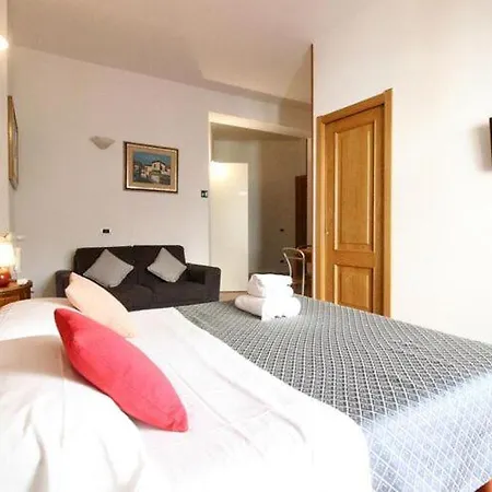For Three Person In Roma